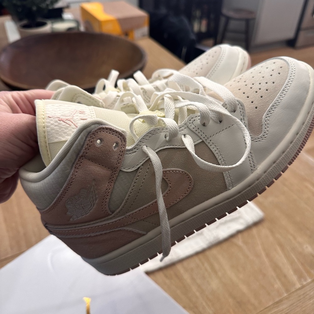 Air Jordan 1 Mid SE Women's Shoes Coconut Milk/Sail/Legend Pink - Picture 6 of 6
